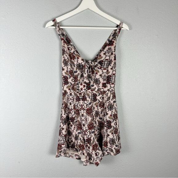 LUSH Floral Front Tie Romper - Picture 7 of 9